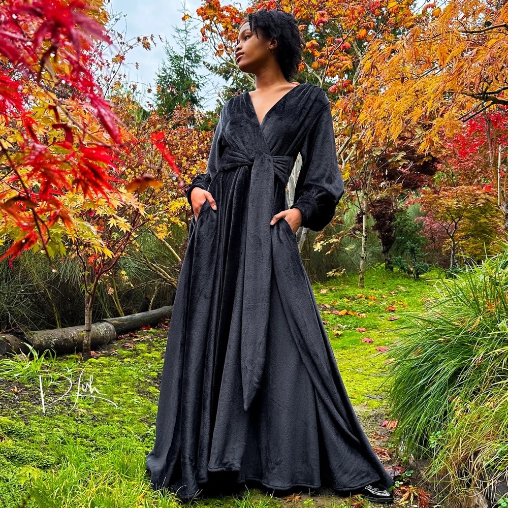 SOLD***Catherine D’Lish Felicia Supreme Dressing Gown in Black size Small Petite